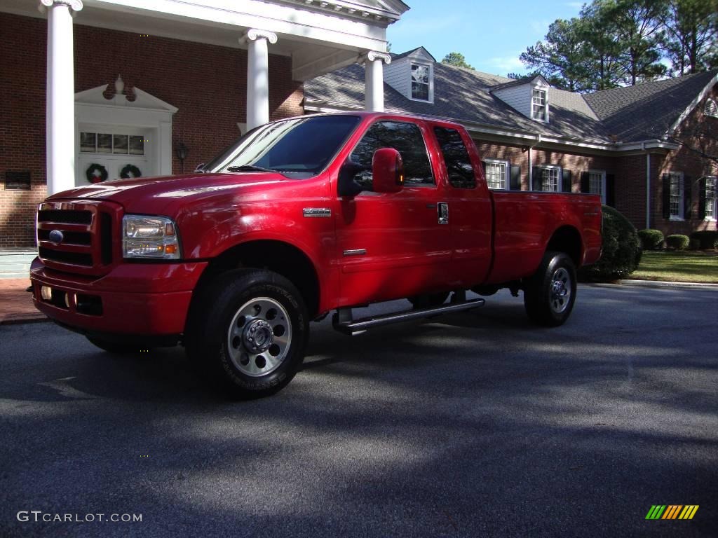 2006 F350 Super Duty XLT SuperCab 4x4 - Red Clearcoat / Black photo #3