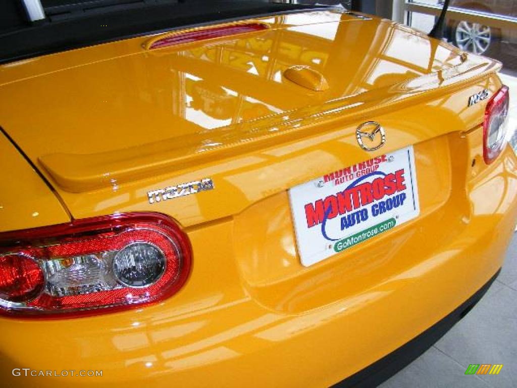 2009 MX-5 Miata Grand Touring Roadster - Competition Yellow / Black photo #30