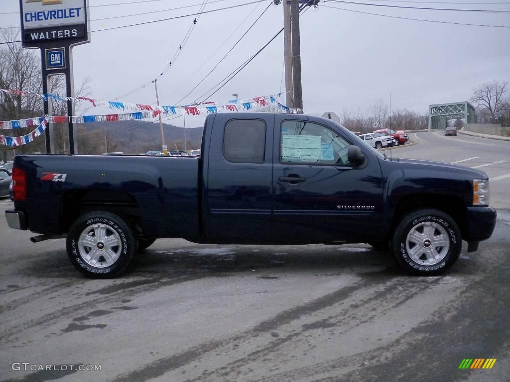 2009 Silverado 1500 LT Extended Cab 4x4 - Imperial Blue Metallic / Ebony photo #4
