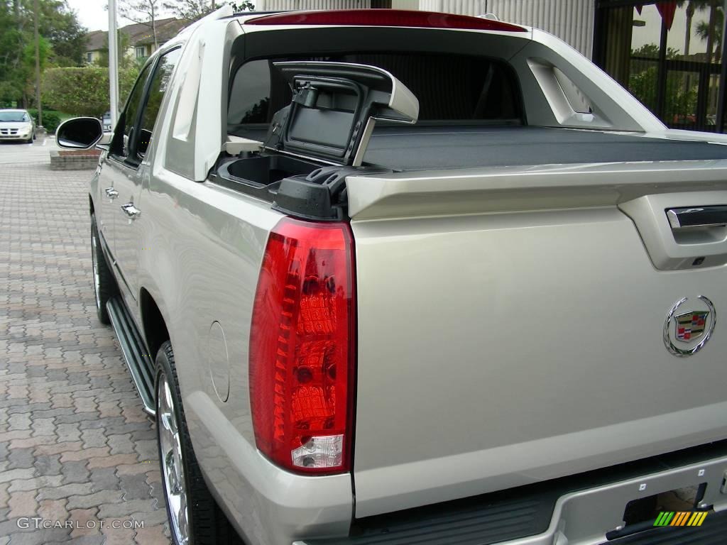 2007 Escalade EXT AWD - Gold Mist / Ebony/Ebony photo #9