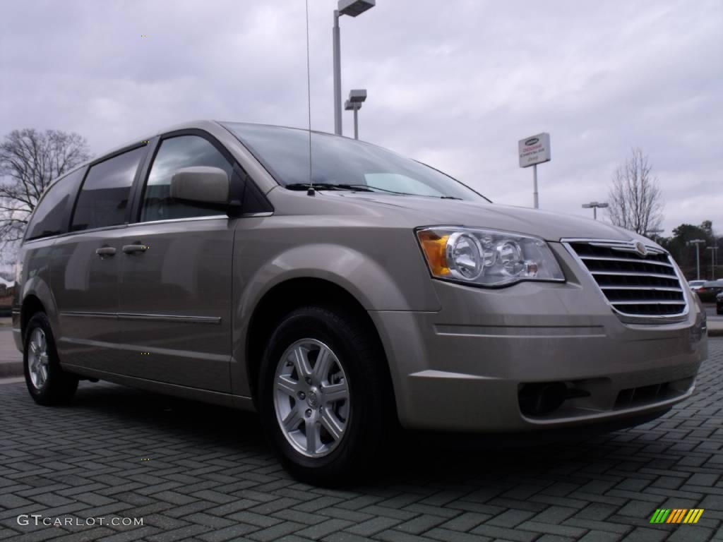 2009 Town & Country Touring - Light Sandstone Metallic / Medium Slate Gray/Light Shale photo #7