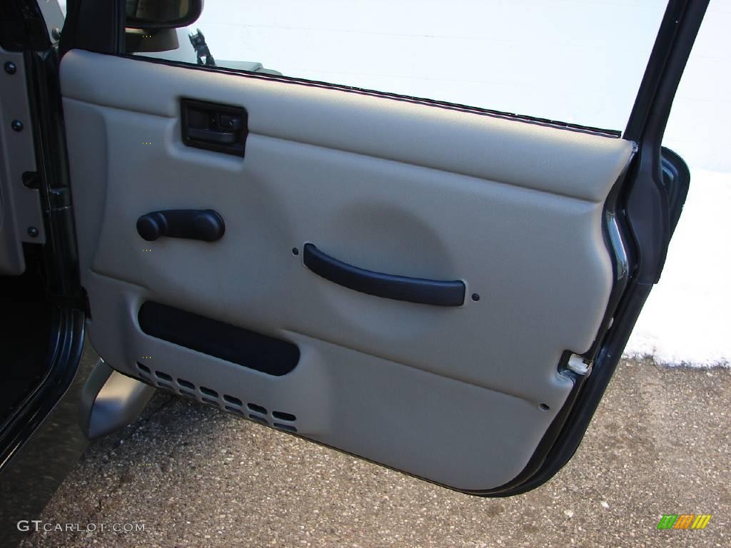 2004 Wrangler Sport 4x4 - Shale Green Metallic / Khaki photo #23