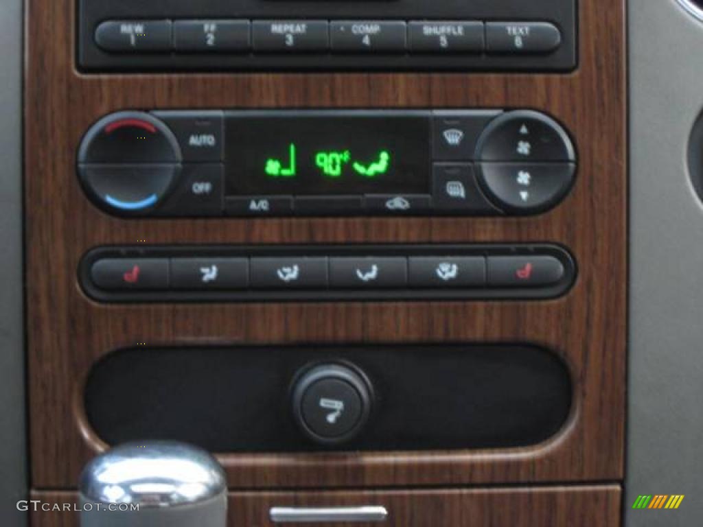 2004 F150 Lariat SuperCrew 4x4 - Oxford White / Black/Medium Flint photo #25