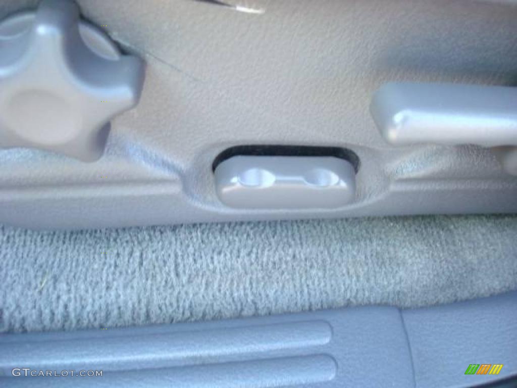 2004 Explorer XLT 4x4 - Dark Blue Pearl Metallic / Graphite photo #16