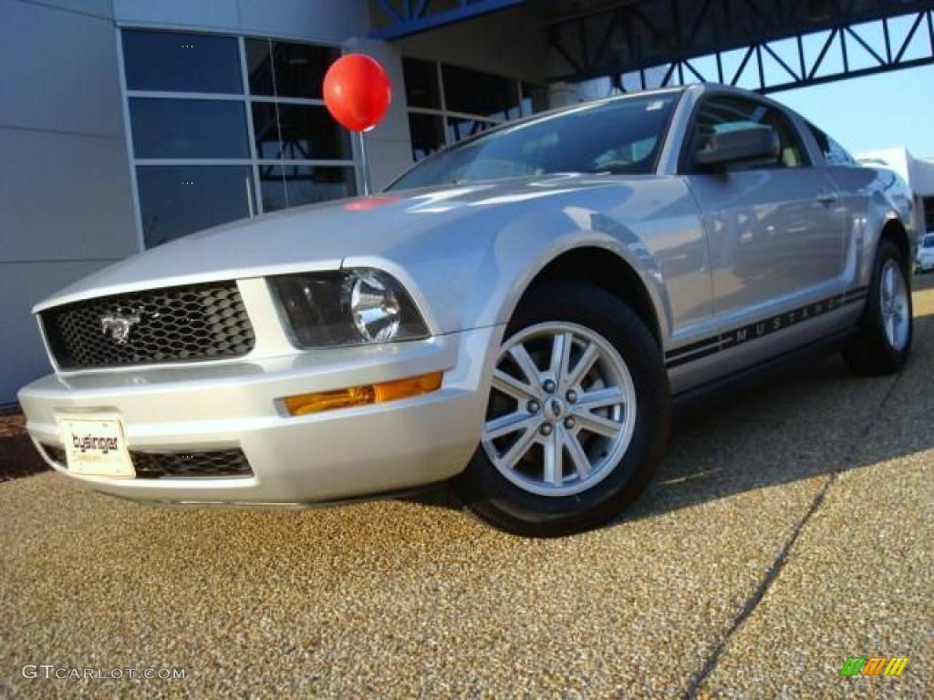 2005 Mustang V6 Premium Coupe - Satin Silver Metallic / Light Graphite photo #1