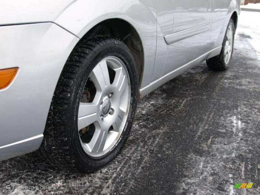 2005 Focus ZX4 SES Sedan - Liquid Grey Metallic / Dark Flint/Light Flint photo #6