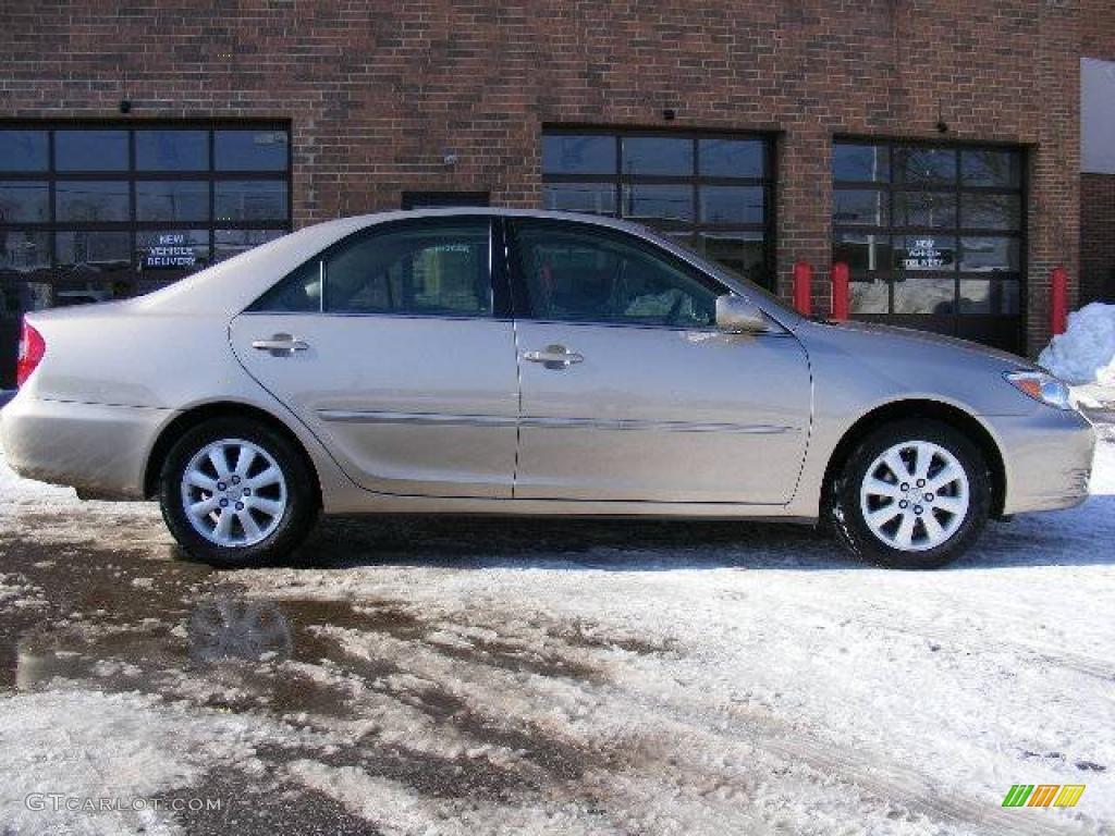 2002 Camry XLE - Desert Sand Mica / Taupe photo #2