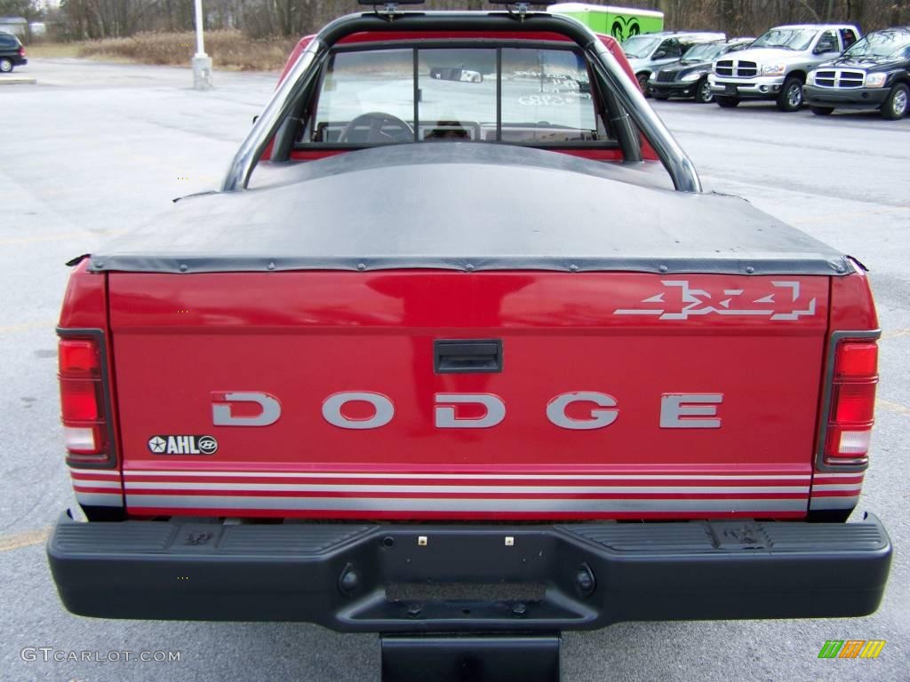 1989 Dakota Sport Regular Cab 4x4 - Red / Red photo #7