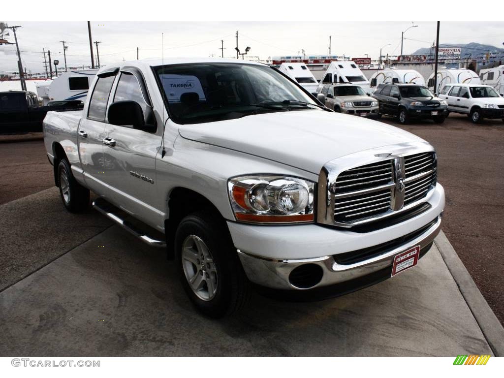 2006 Ram 1500 SLT Quad Cab 4x4 - Bright White / Medium Slate Gray photo #2