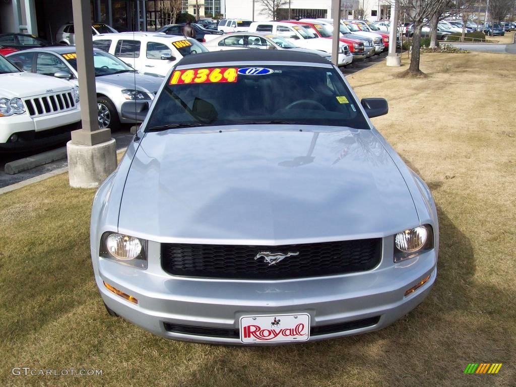 2007 Mustang V6 Deluxe Convertible - Satin Silver Metallic / Dark Charcoal photo #2