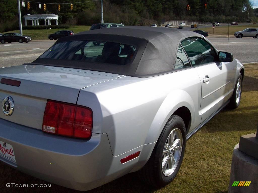 2007 Mustang V6 Deluxe Convertible - Satin Silver Metallic / Dark Charcoal photo #5