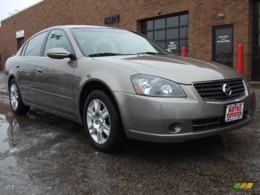 Polished Pewter Metallic Nissan Altima