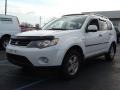 Diamond White Pearl - Outlander LS 4WD Photo No. 1