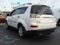 Diamond White Pearl - Outlander LS 4WD Photo No. 6
