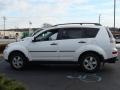 Diamond White Pearl - Outlander LS 4WD Photo No. 7