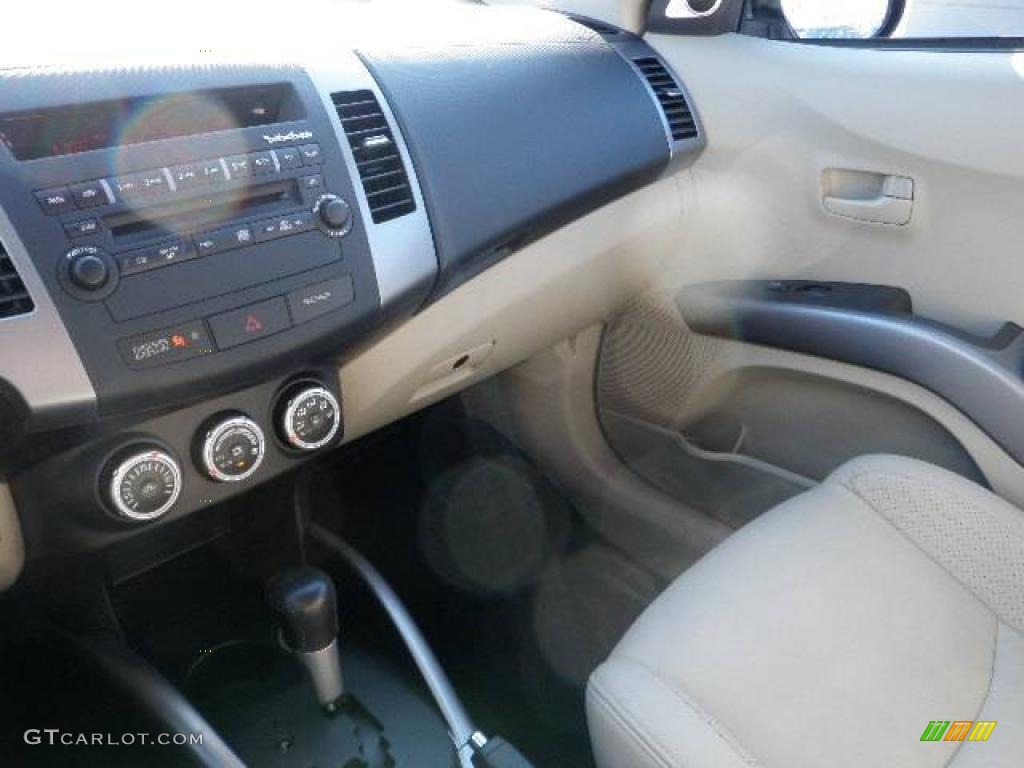 2007 Outlander XLS 4WD - Deep Blue Metallic / Beige photo #20