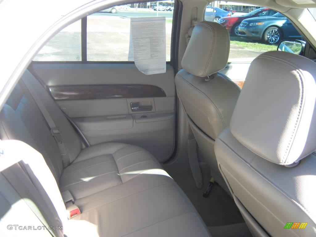 2006 Grand Marquis LS - Vibrant White / Light Camel photo #17