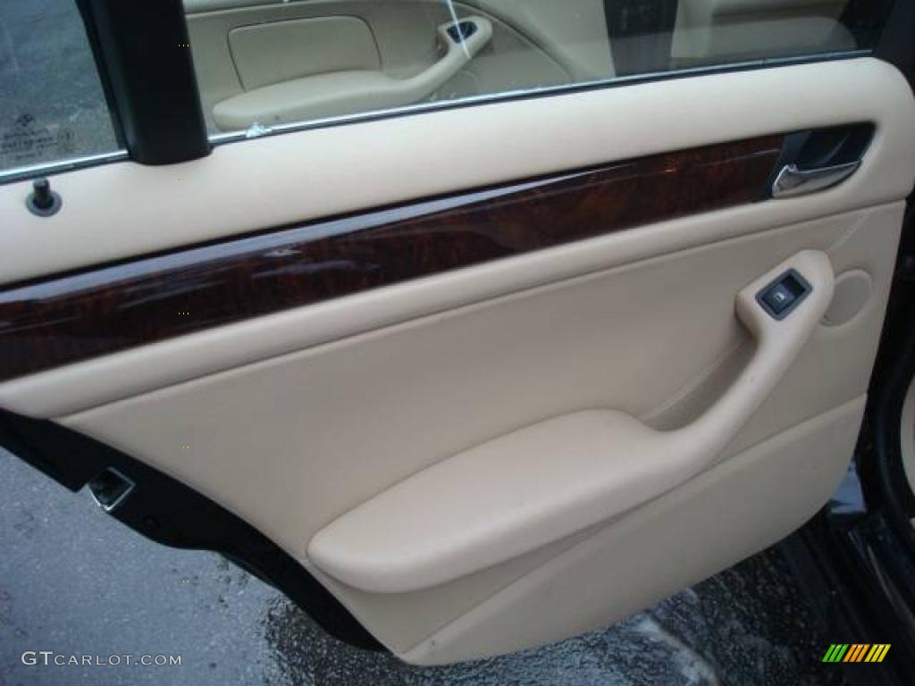 2004 3 Series 330xi Sedan - Jet Black / Sand photo #12