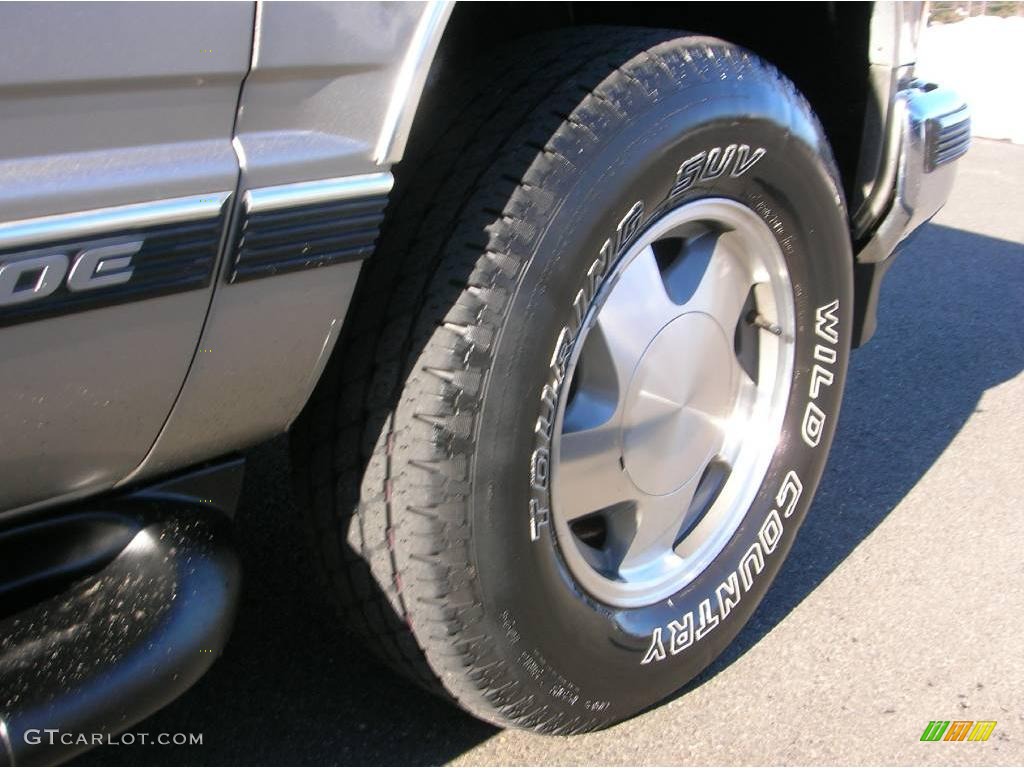 1999 Tahoe LT 4x4 - Light Pewter Metallic / Gray photo #9