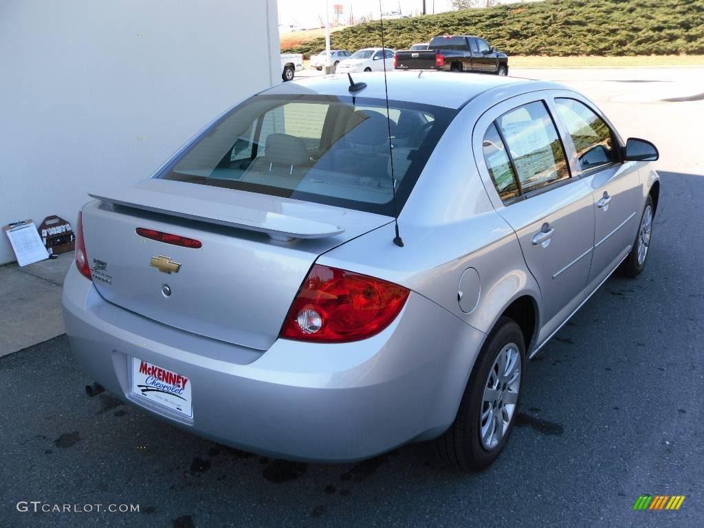 2010 Cobalt LS Sedan - Silver Ice Metallic / Gray photo #4