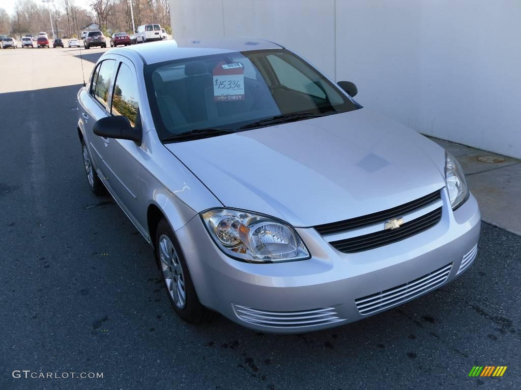 2010 Cobalt LS Sedan - Silver Ice Metallic / Gray photo #6