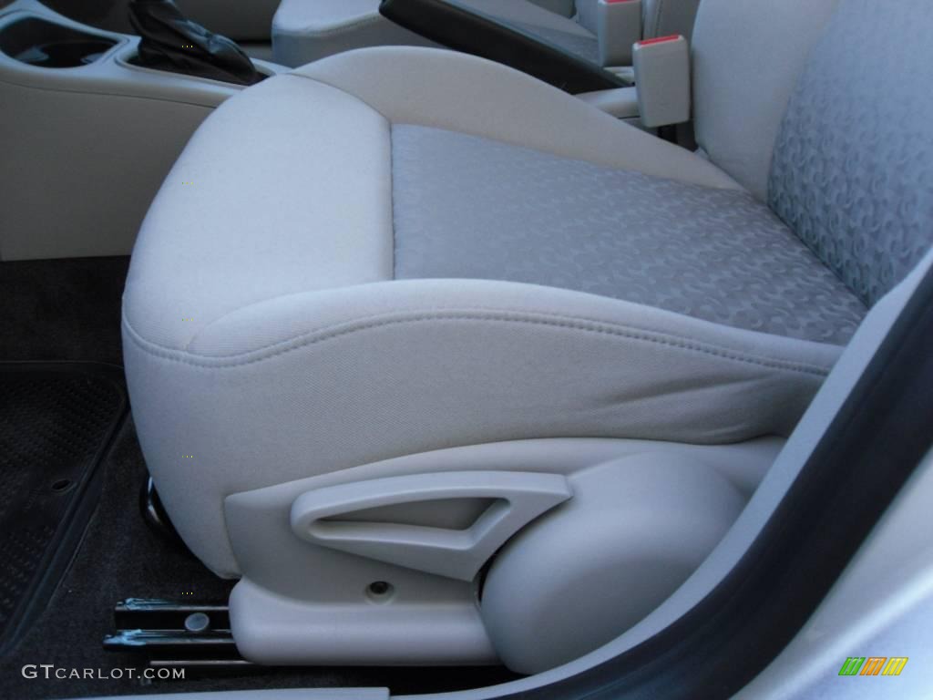 2010 Cobalt LS Sedan - Silver Ice Metallic / Gray photo #10