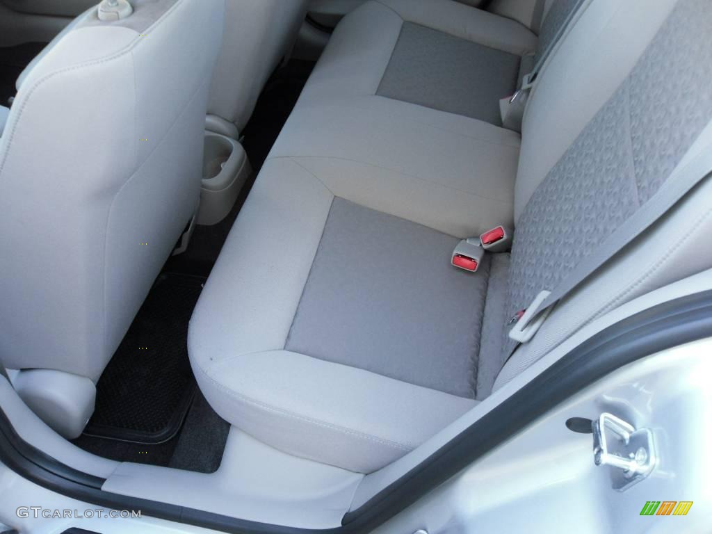 2010 Cobalt LS Sedan - Silver Ice Metallic / Gray photo #12