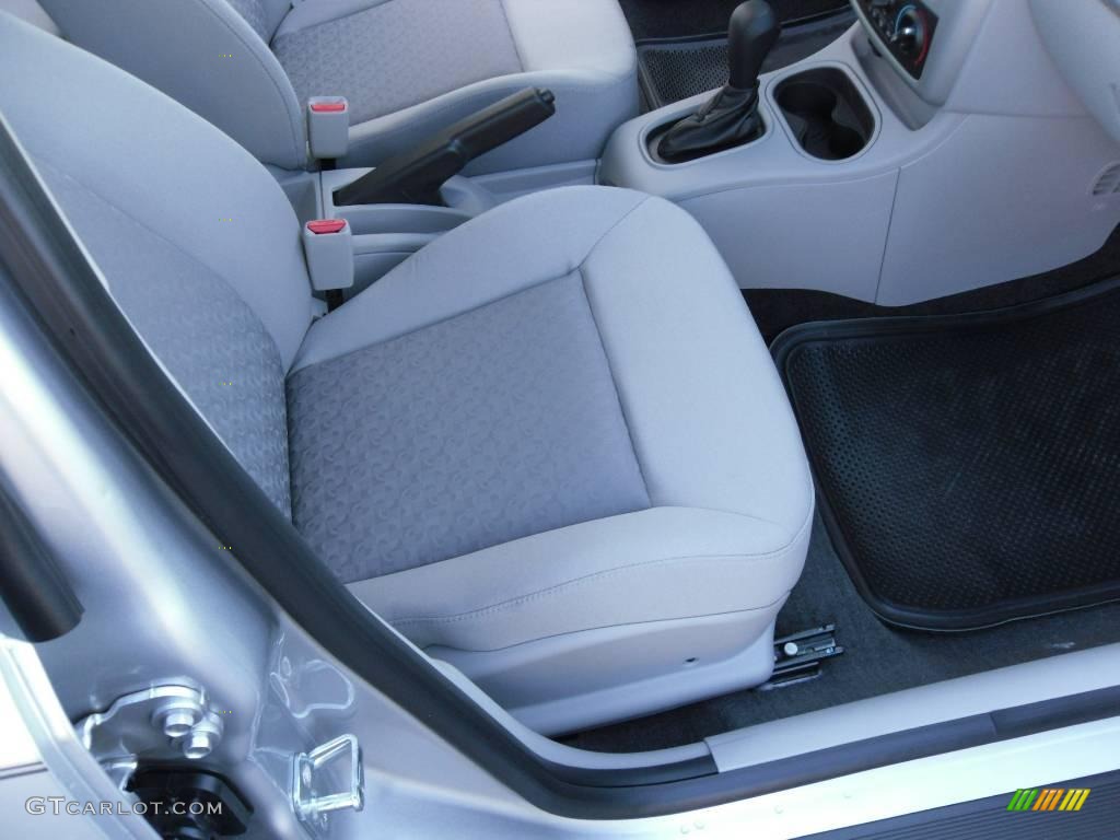 2010 Cobalt LS Sedan - Silver Ice Metallic / Gray photo #15