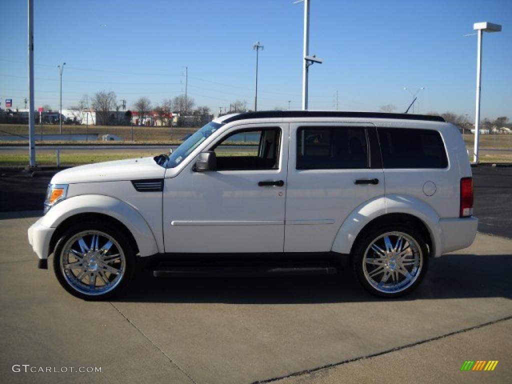 2007 Nitro SLT 4x4 - Stone White / Dark Slate Gray/Light Slate Gray photo #1