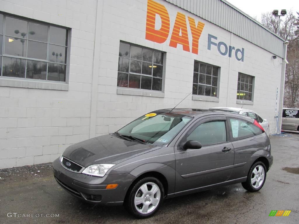 2005 Focus ZX3 SES Coupe - Liquid Grey Metallic / Charcoal/Charcoal photo #1