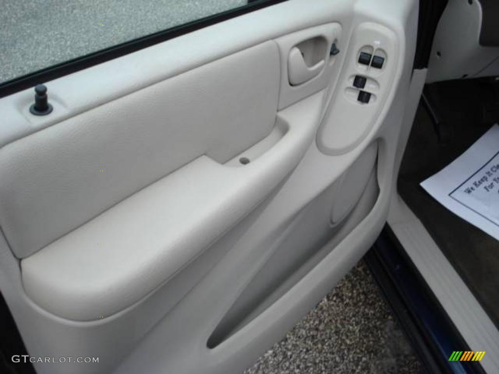2005 Town & Country Touring - Midnight Blue Pearl / Dark Khaki/Light Graystone photo #11