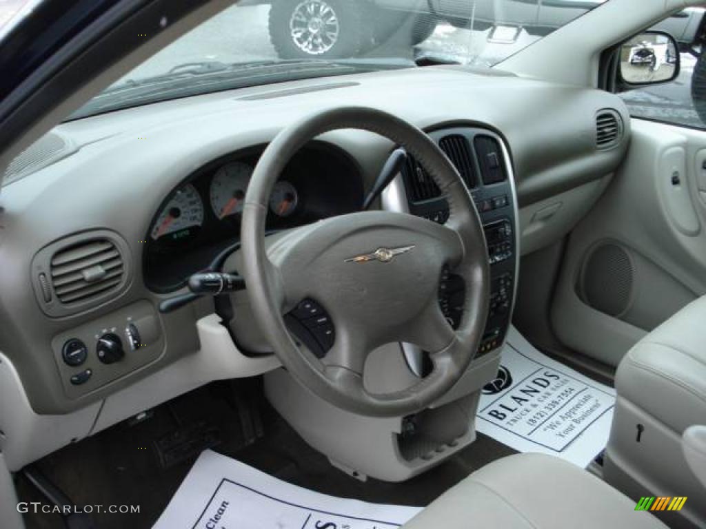 2005 Town & Country Touring - Midnight Blue Pearl / Dark Khaki/Light Graystone photo #15