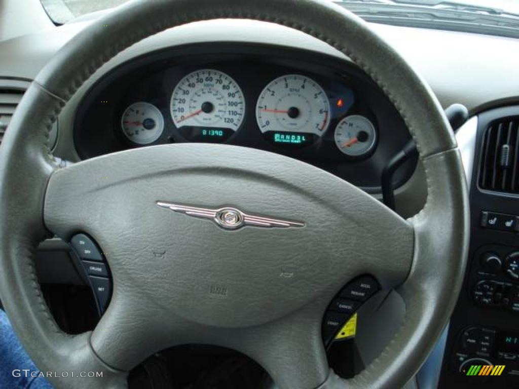 2005 Town & Country Touring - Midnight Blue Pearl / Dark Khaki/Light Graystone photo #16