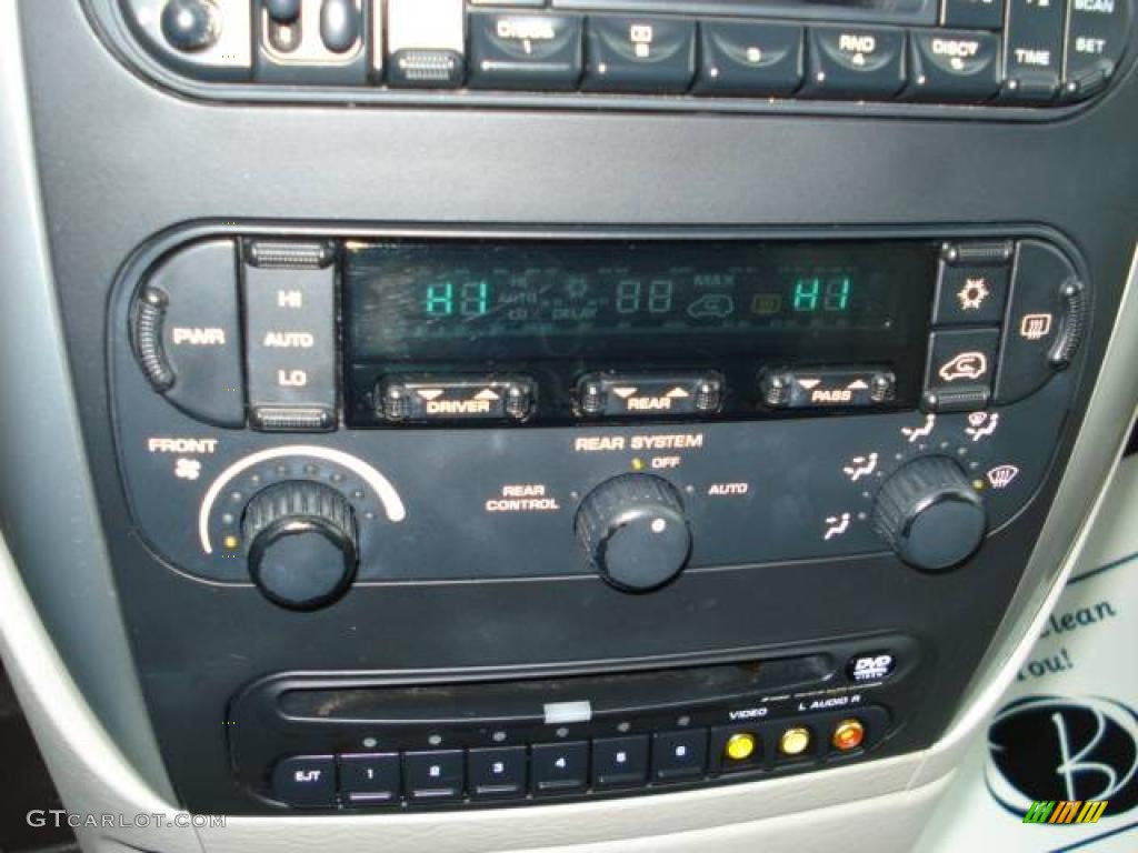 2005 Town & Country Touring - Midnight Blue Pearl / Dark Khaki/Light Graystone photo #20