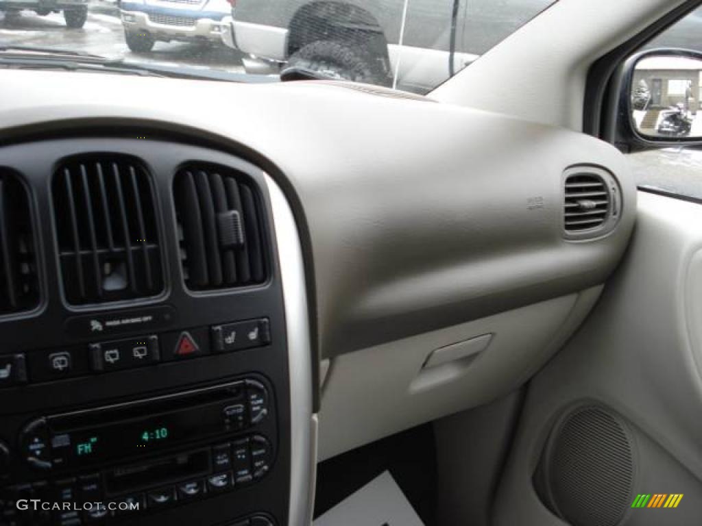 2005 Town & Country Touring - Midnight Blue Pearl / Dark Khaki/Light Graystone photo #22