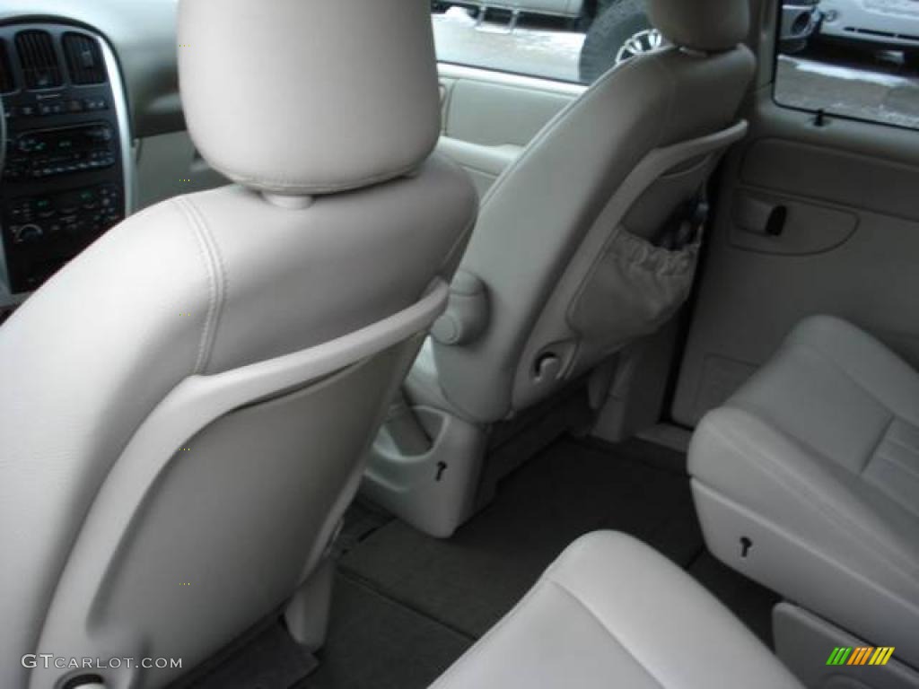 2005 Town & Country Touring - Midnight Blue Pearl / Dark Khaki/Light Graystone photo #25