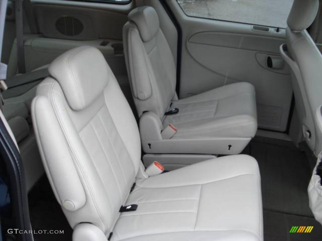 2005 Town & Country Touring - Midnight Blue Pearl / Dark Khaki/Light Graystone photo #29
