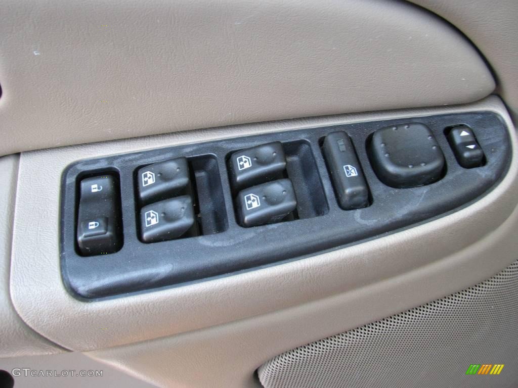 2005 Silverado 1500 Z71 Crew Cab 4x4 - Sport Red Metallic / Tan photo #18