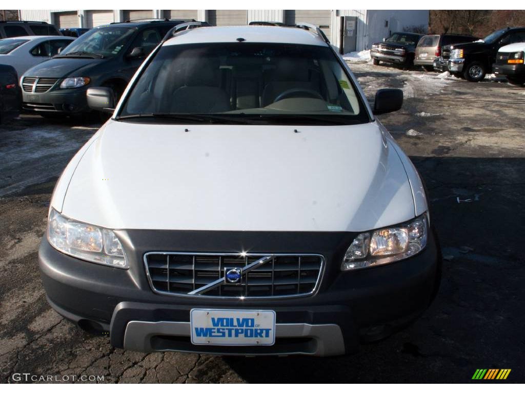 2005 XC70 AWD - Ice White / Taupe photo #2