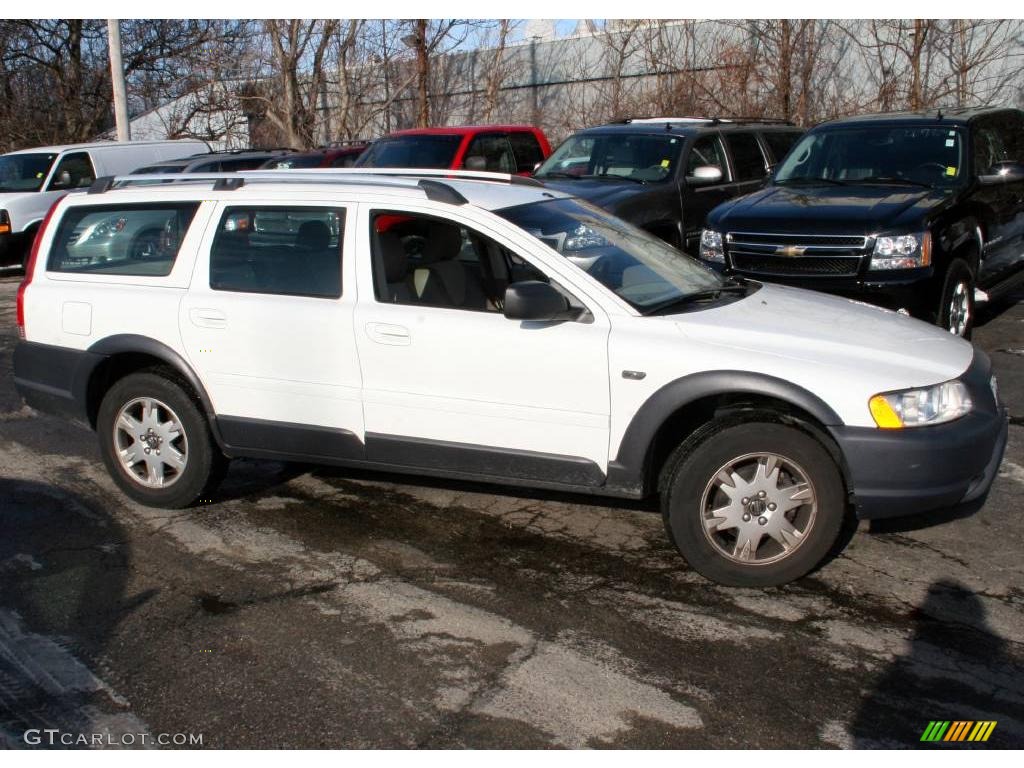 2005 XC70 AWD - Ice White / Taupe photo #4