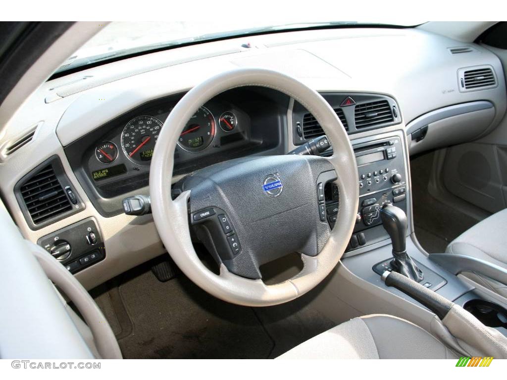 2005 XC70 AWD - Ice White / Taupe photo #10