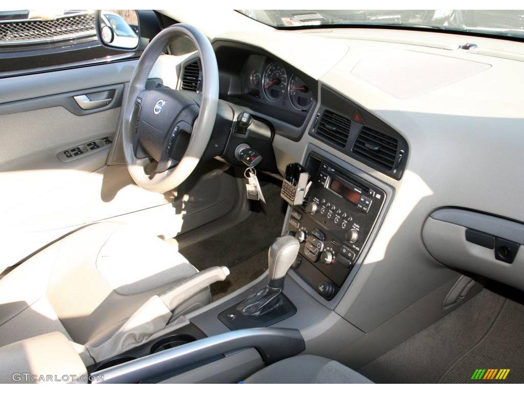 2005 XC70 AWD - Ice White / Taupe photo #11