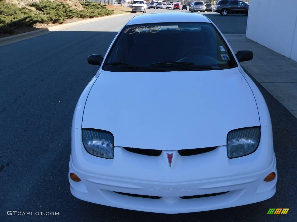 2001 Sunfire SE Sedan - Arctic White / Graphite photo #6