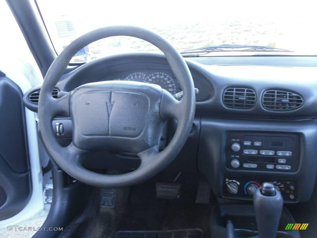 2001 Sunfire SE Sedan - Arctic White / Graphite photo #21