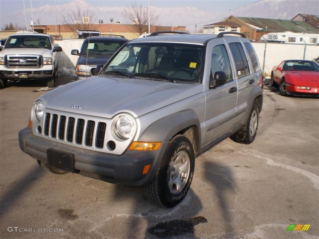 2005 Liberty Sport - Bright Silver Metallic / Medium Slate Gray photo #3