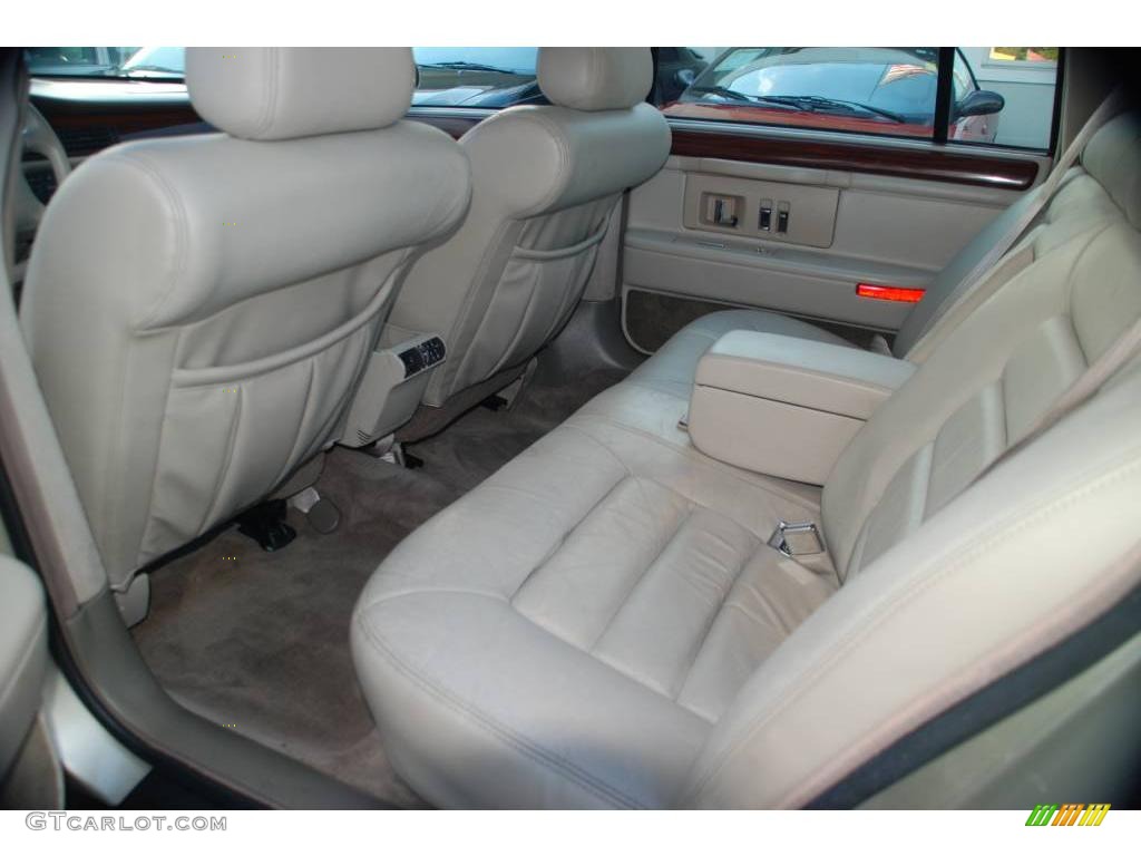 1996 DeVille Sedan - Light Sandrift Metallic / Beige photo #17