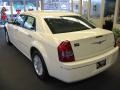 Cool Vanilla White - 300 Touring Photo No. 4