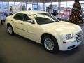 Cool Vanilla White - 300 Touring Photo No. 7