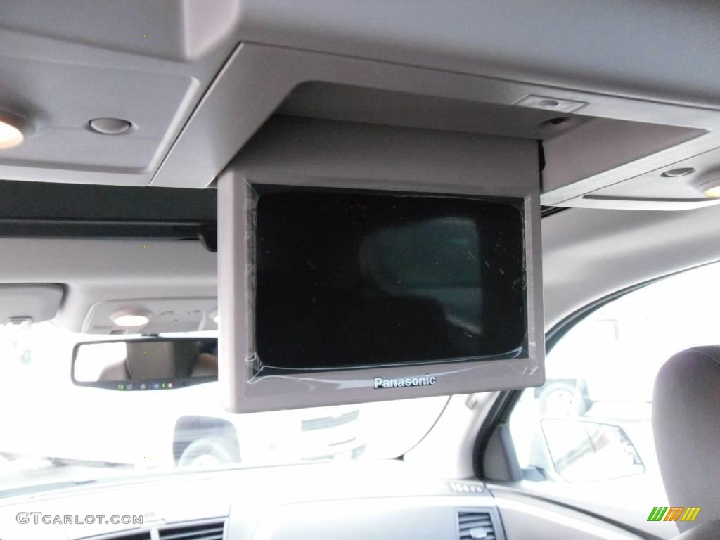 2010 Traverse LT - Silver Ice Metallic / Ebony photo #23