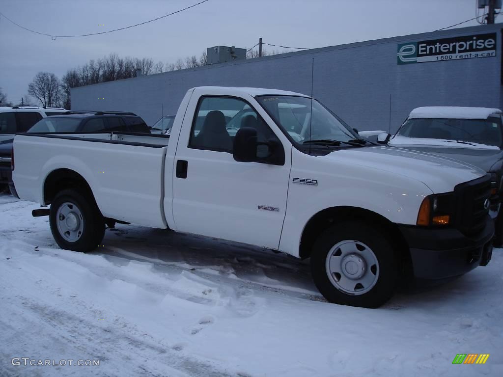 2007 F250 Super Duty XL Regular Cab - Oxford White Clearcoat / Medium Flint photo #1